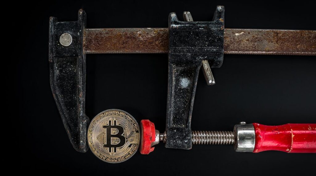 The approaching Bitcoin halving and its difference from forking-image02